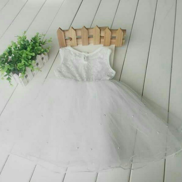 Beautiful White Summer Frock for Girls - Picture 4 of 4